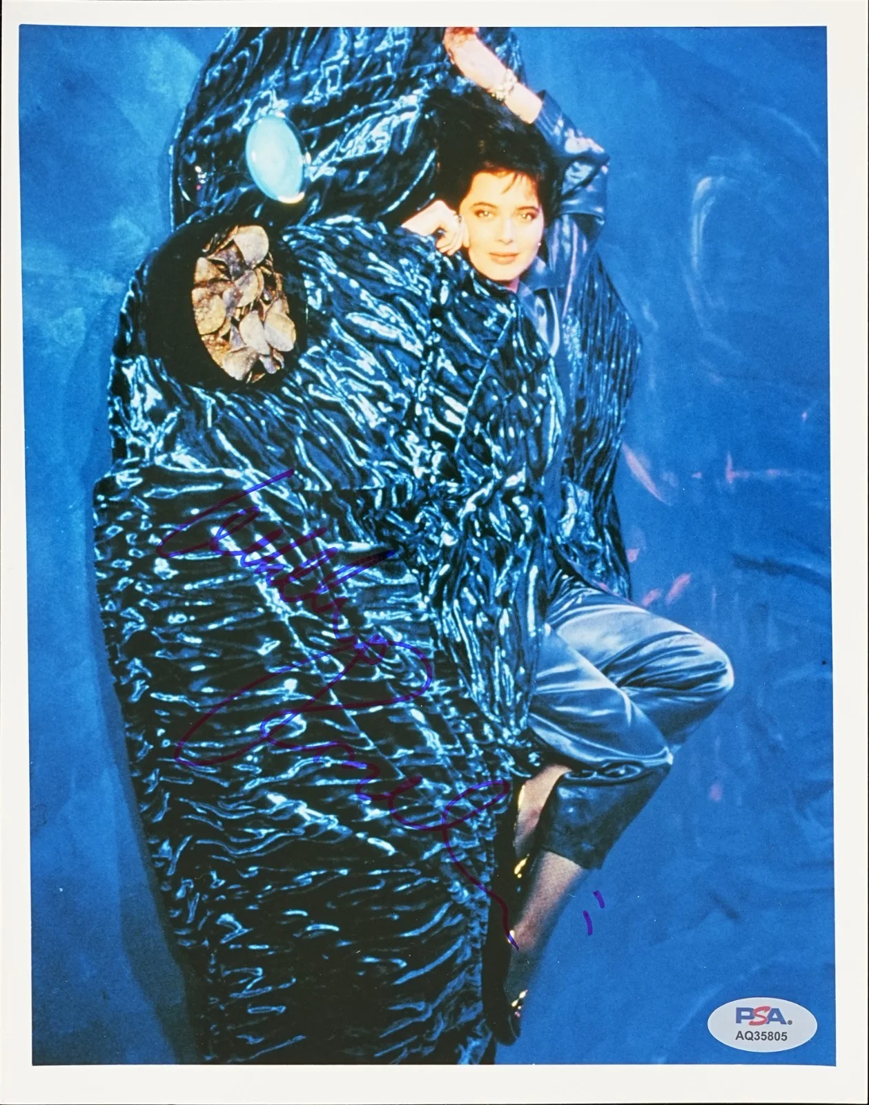 Isabella Rossellini — ISABELLA ROSSELLINI SIGNED AUTOGRAPHED 8X10 PHOTO CONCLAVE FEARLESS JOY PSA COA, image 2