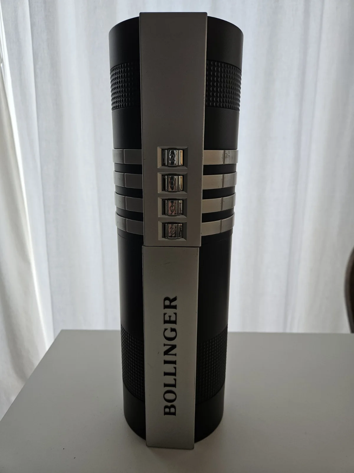 Bollinger 2002 James Bond 007 50th Anniversary Limited Ed Champagne Gift Box, изображение 3
