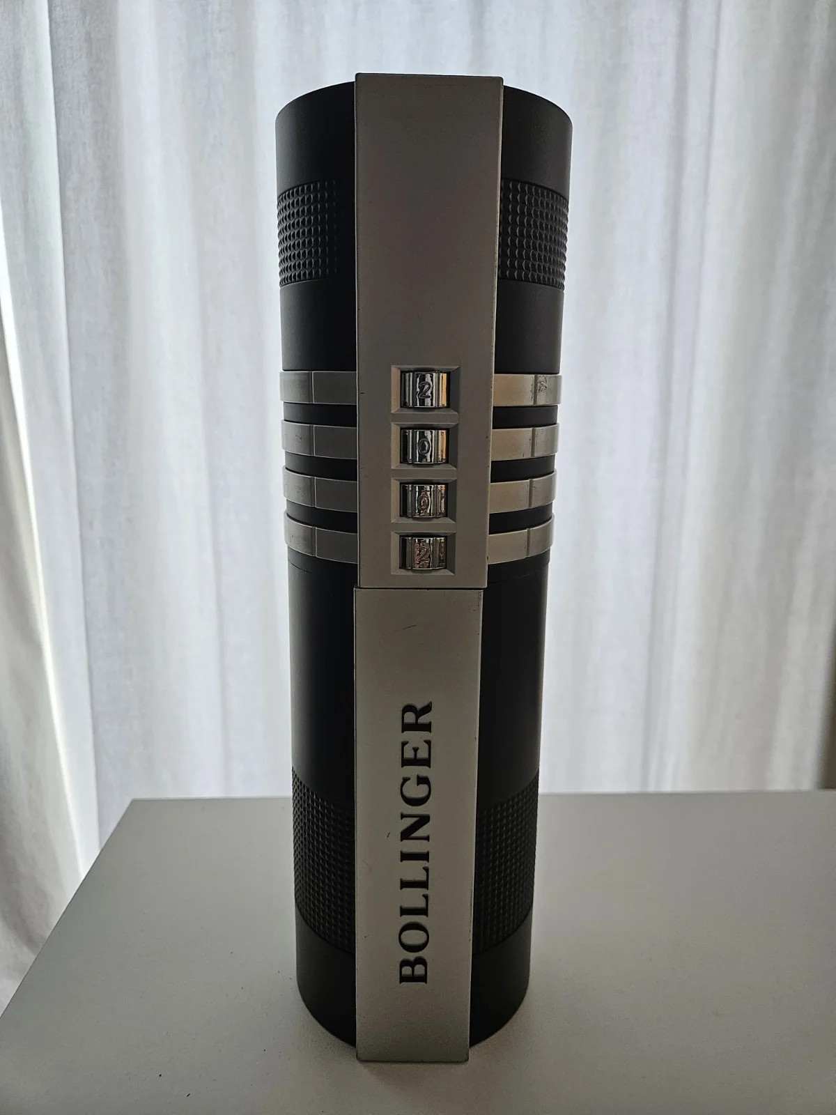 Bollinger 2002 James Bond 007 50th Anniversary Limited Ed Champagne Gift Box, изображение 4