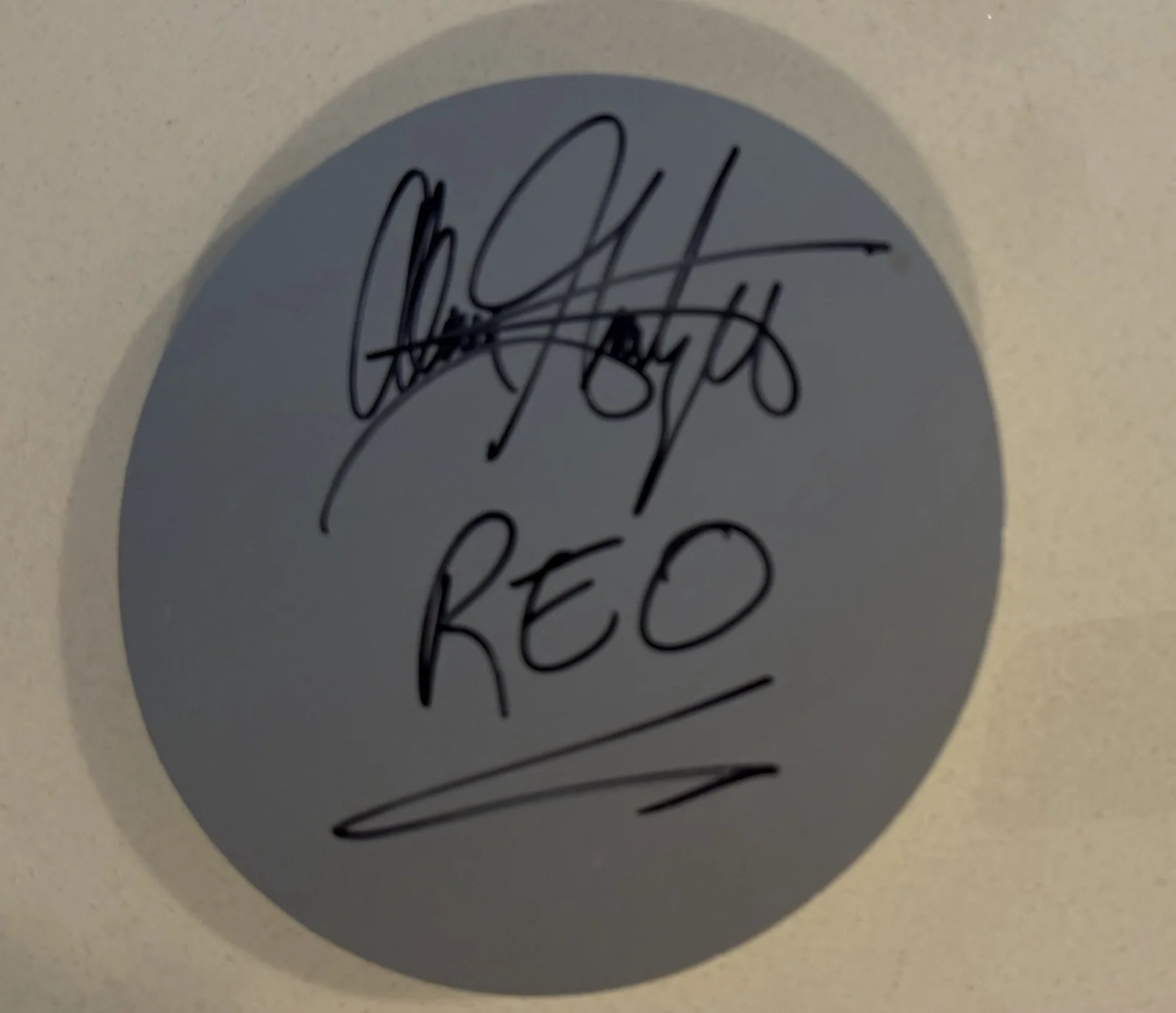 *RARE* REO Speedwagon Drummer Alan Gratzer Autographed / Signed Ludwig Drum Head, изображение 2