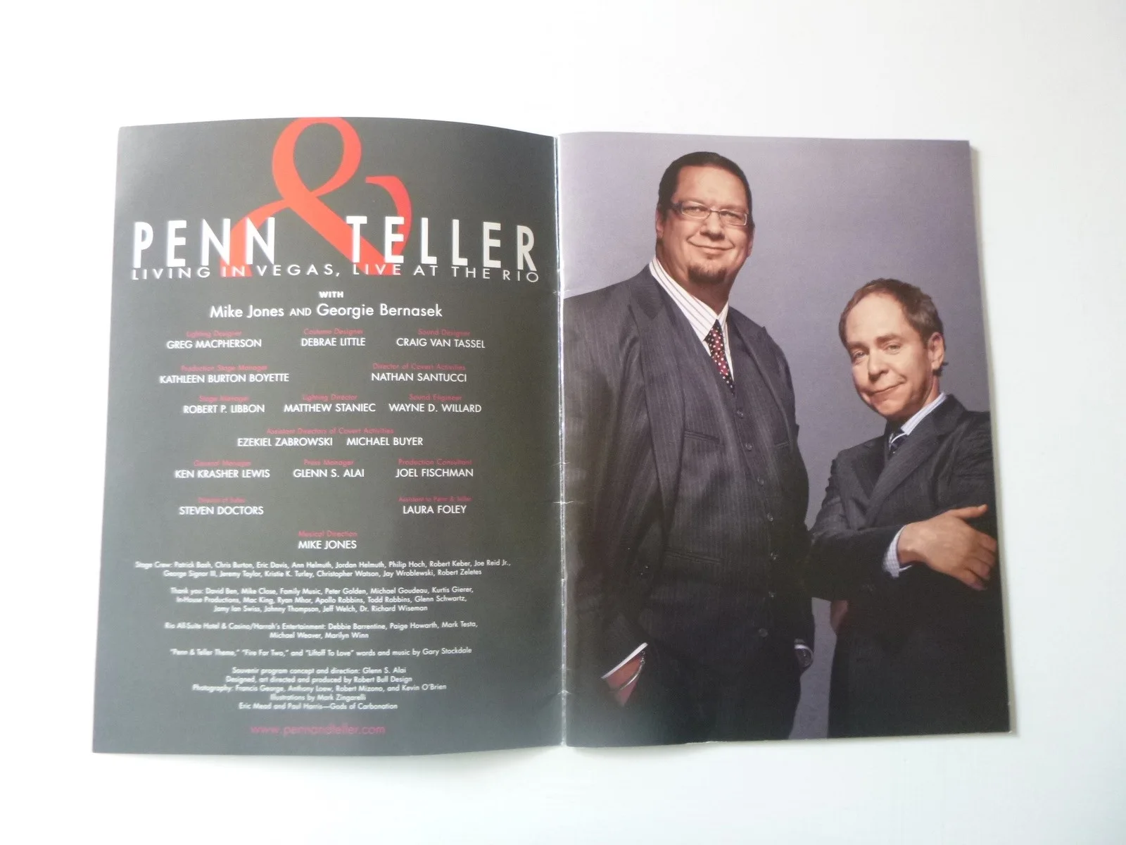 Penn, Teller — Signed Penn & Teller Souvenir Booklet, 5th Anniversary, Live at Rio, изображение 2