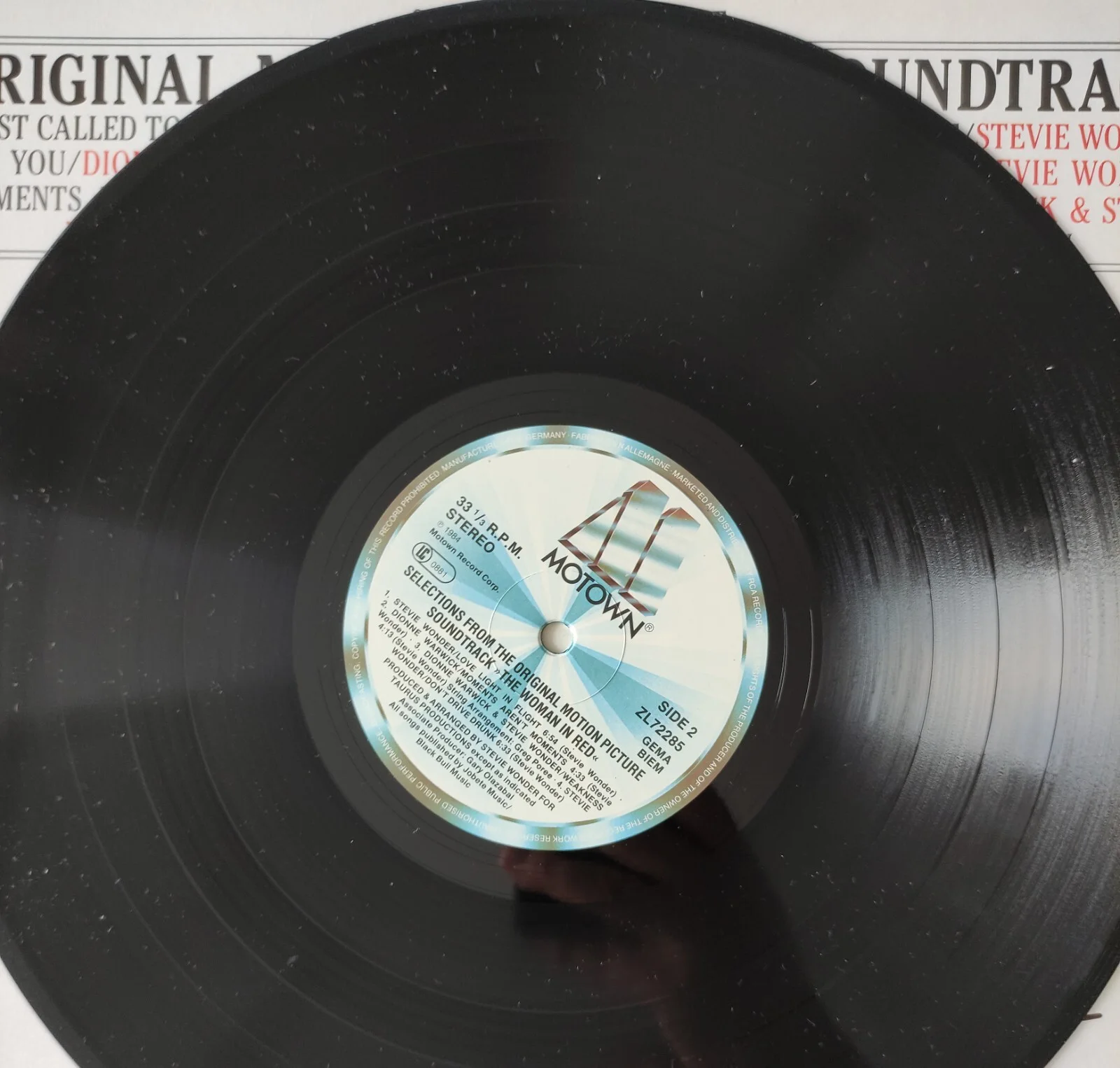 STEVIE WONDER Signed Autograph Album Record LP " The Woman In Red ", изображение 3