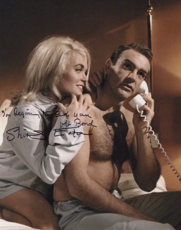 SHIRLEY EATON — SHIRLEY EATON BOND GIRL IN PERSON SIGNED PHOTO FROM JAMES BONDS GOLDFINGER