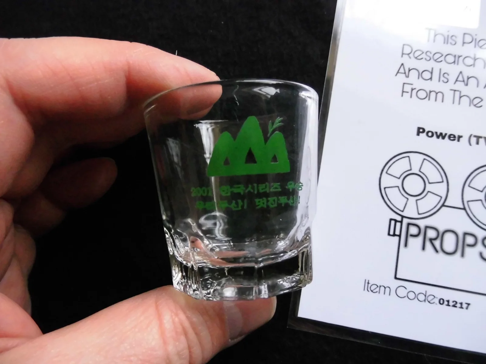 Prop Shot Glass Used in 'Power' TV Drama (2014-2018) + COA - Television Series, изображение 2