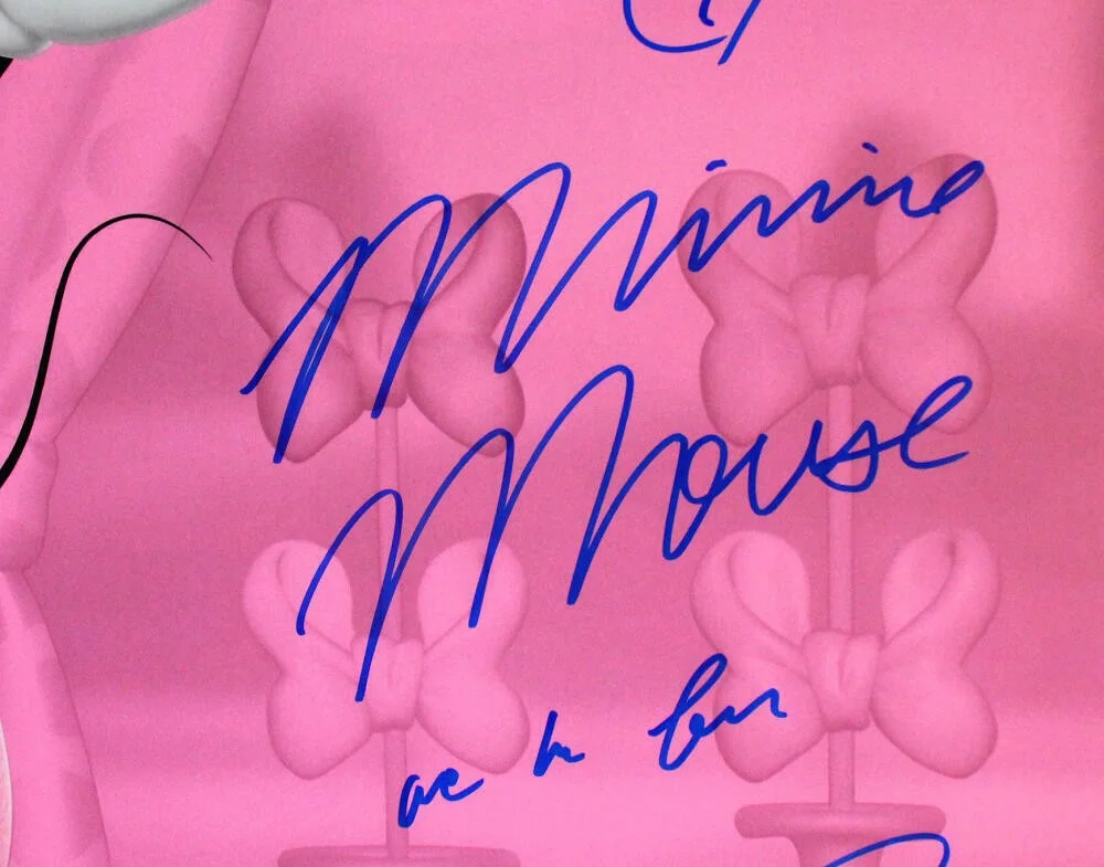 Kaitlyn Robrock — Kaitlyn Robrock Signed Minnie Mouse 16x20 w/Insc.-Beckett W Hologram *Blue, изображение 2
