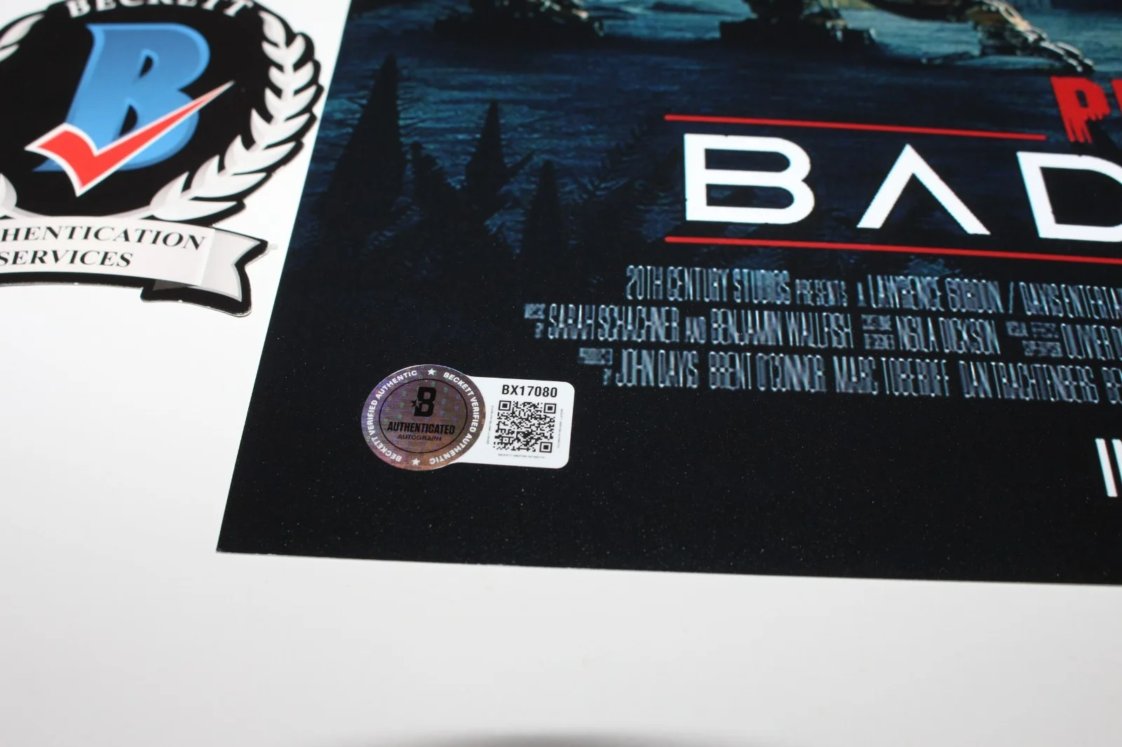 ELLE FANNING SIGNED 'PREDATOR BADLANDS' 12x18 MOVIE POSTER THIA BECKETT COA BAS, изображение 2