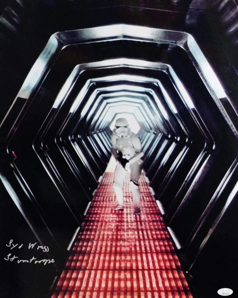 Syd Wragg — Syd Wragg Autographed In Hallway 16x20 Photo w/ Stormtrooper - JSA Auth *Silver, изображение 4