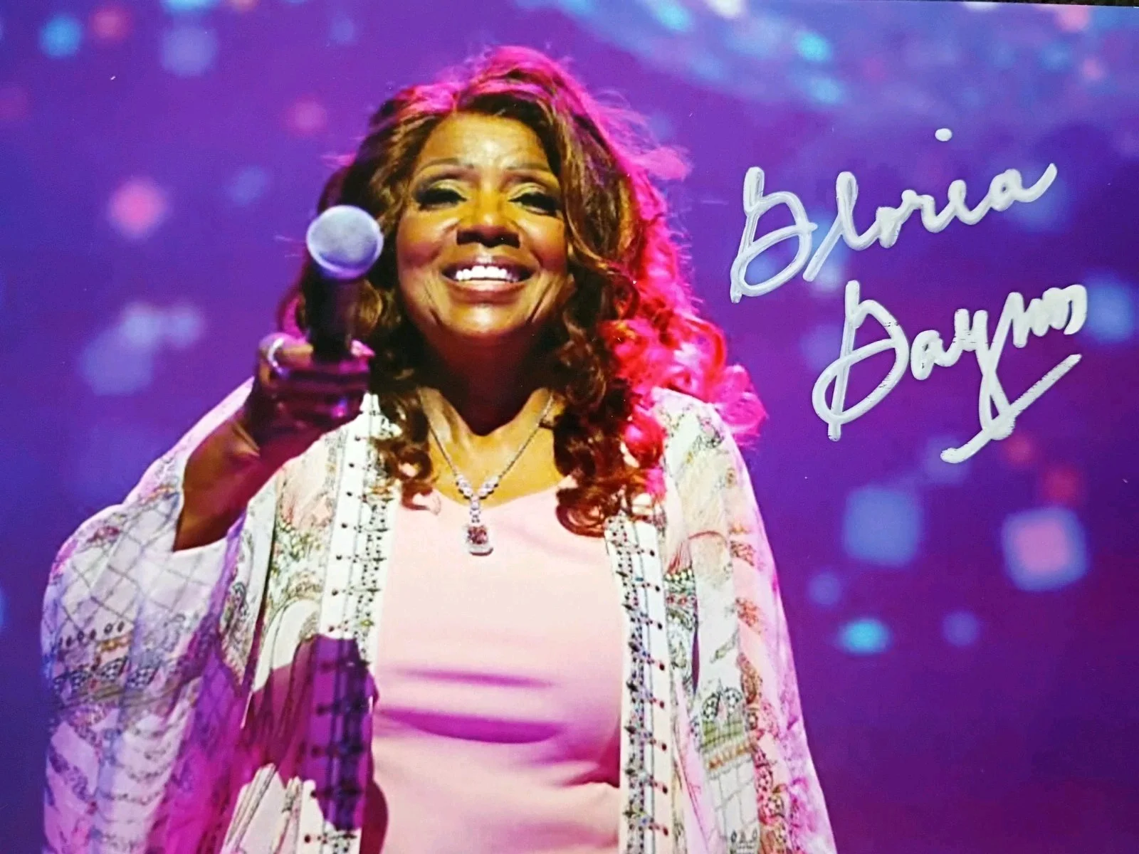 GLORIA GAYNOR — GLORIA GAYNOR Hand Signed Autograph 4X6 Photo - SINGER - SONG - I WILL SURVIVE