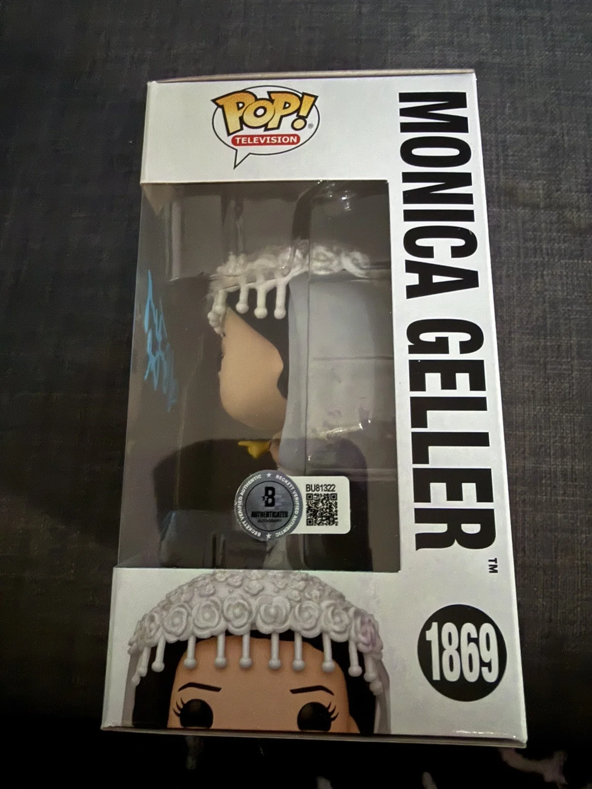 Courtney Cox Signed Funko #1869 "Monica Geller" Friends - Beckett COA, изображение 3