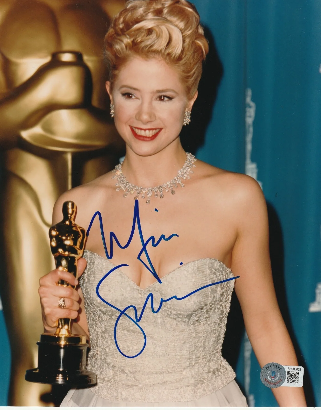 MIRA SORVINO — MIRA SORVINO Signed OSCAR 8x10 PHOTO Beckett Auth (BAS)
