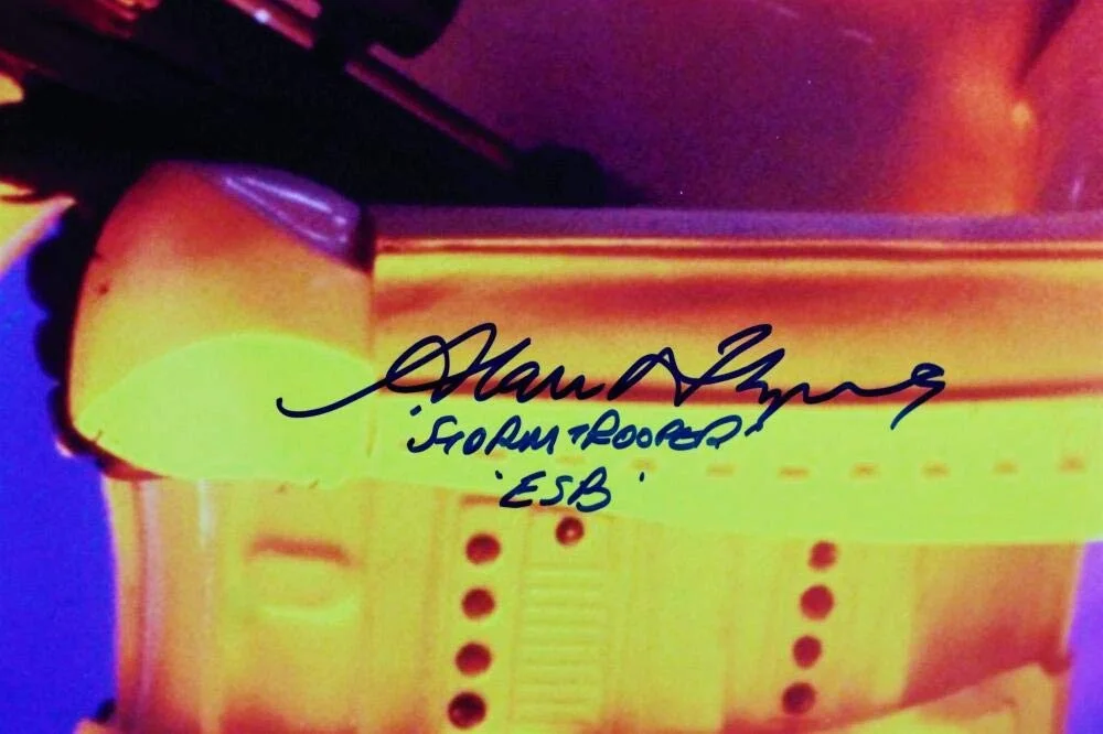 Alan Flyng — Alan Flyng Autographed Stormtrooper 16x20 Photo w/Stormtrooper - JSA Auth *Black, изображение 5