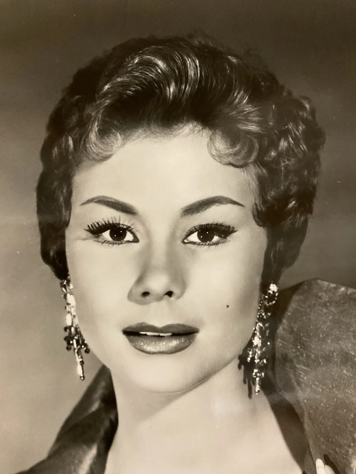 MITZI GAYNOR AUTOGRAPHED PHOTO; Black & White; No CoA; Excellent, изображение 3