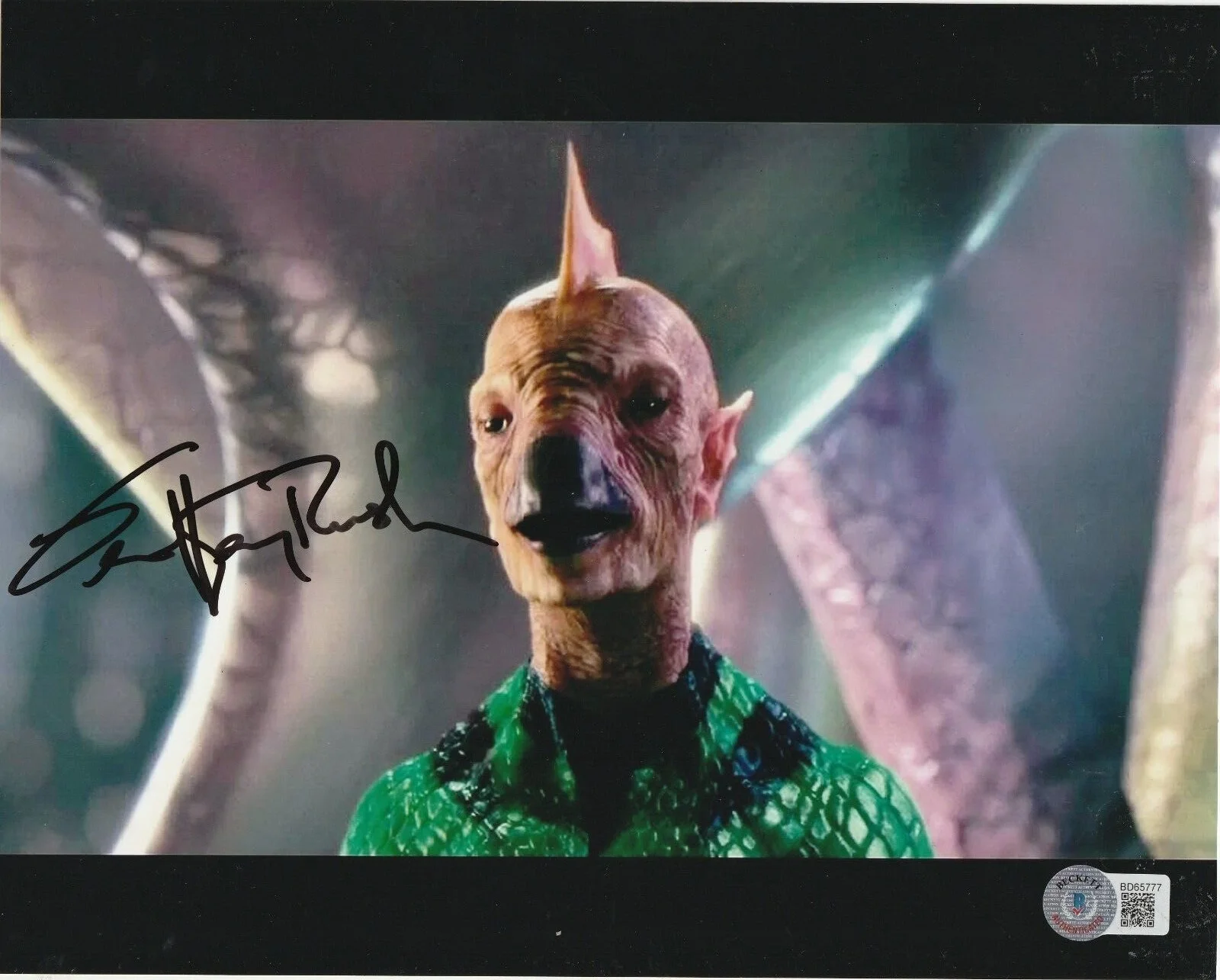 geoffrey rush — GEOFFREY RUSH Signed GREEN LANTERN TOMAR-RE 8x10 PHOTO w/ Beckett COA (BAS)