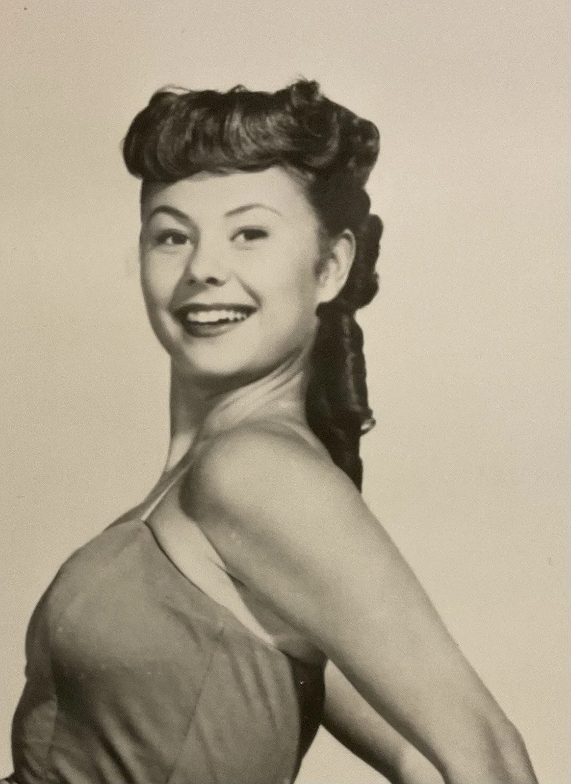 MITZI GAYNOR AUTOGRAPHED PHOTO; Black & White with CoA; Excellent, image 3