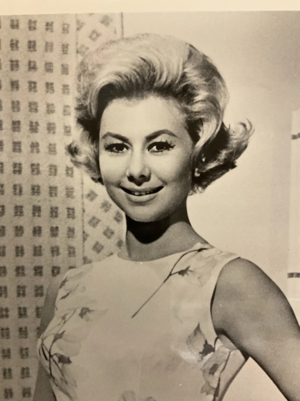 MITZI GAYNOR AUTOGRAPHED PHOTO; Black & White; No CoA; Very Good, image 3