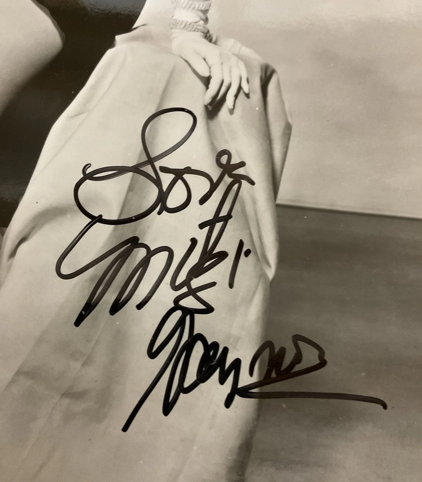 MITZI GAYNOR AUTOGRAPHED PHOTO; Black & White; No CoA; Excellent, изображение 2