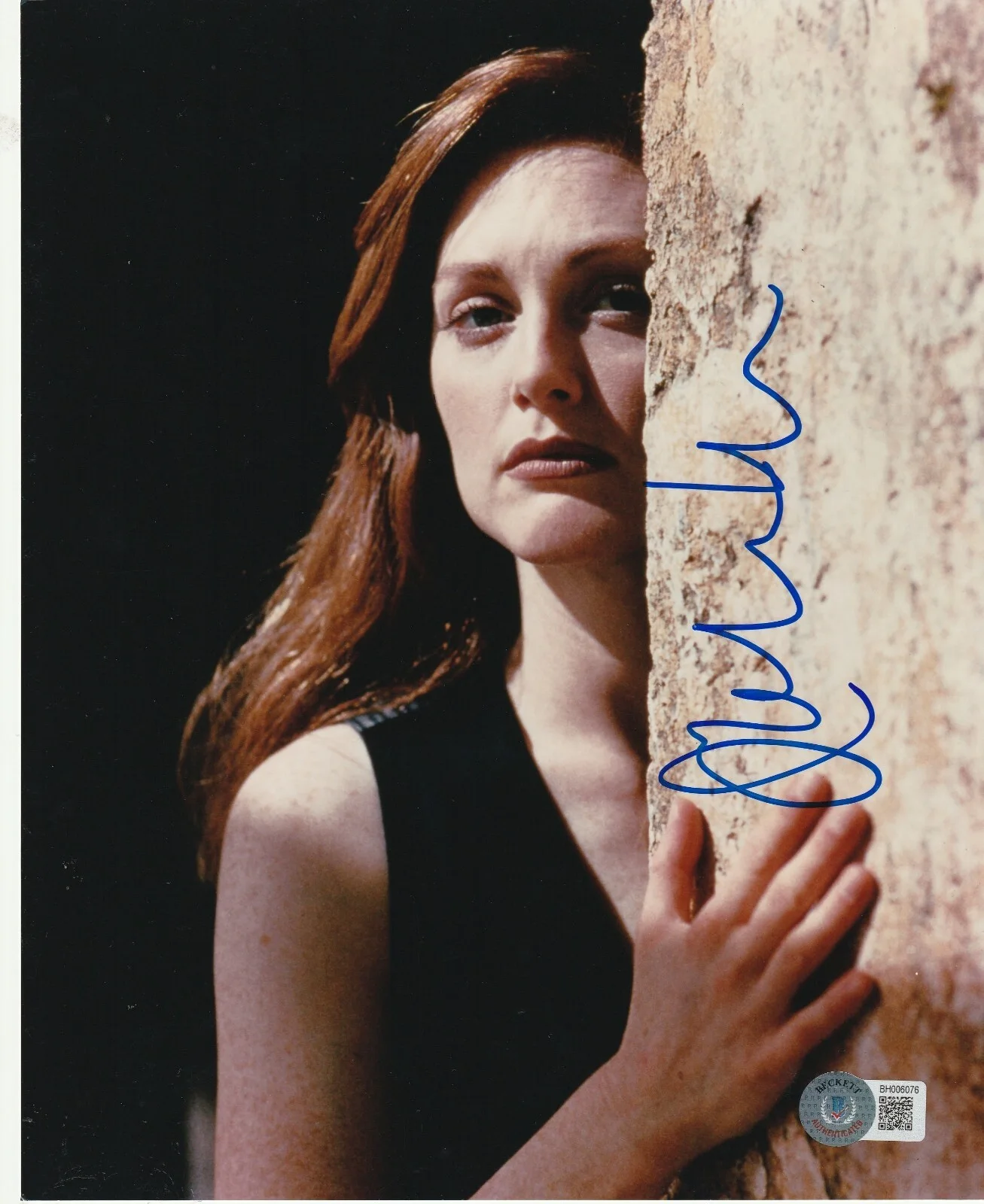 JULIANNE MOORE — JULIANNE MOORE Signed 8x10 PHOTO Beckett Auth (BAS)