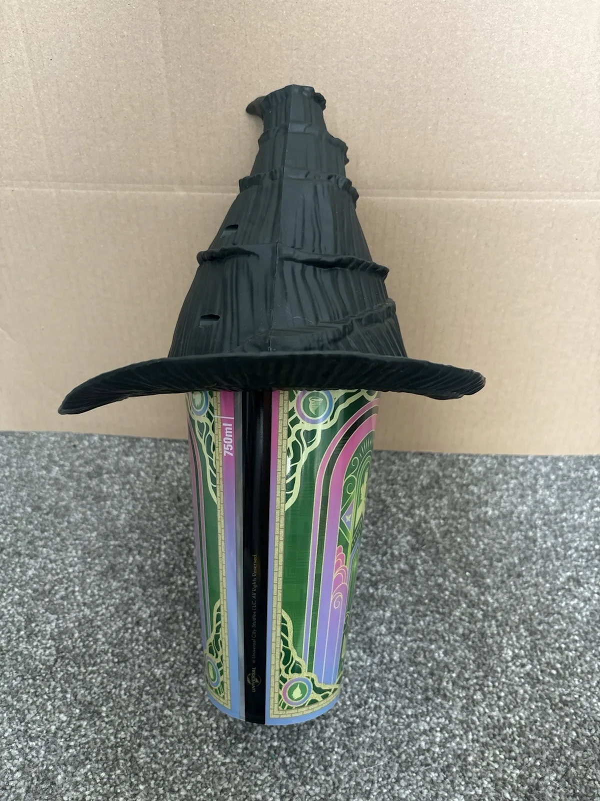 Wicked for Good Themed Cup Featuring Elphaba's Witch Hat Lid Cinema Film, изображение 3