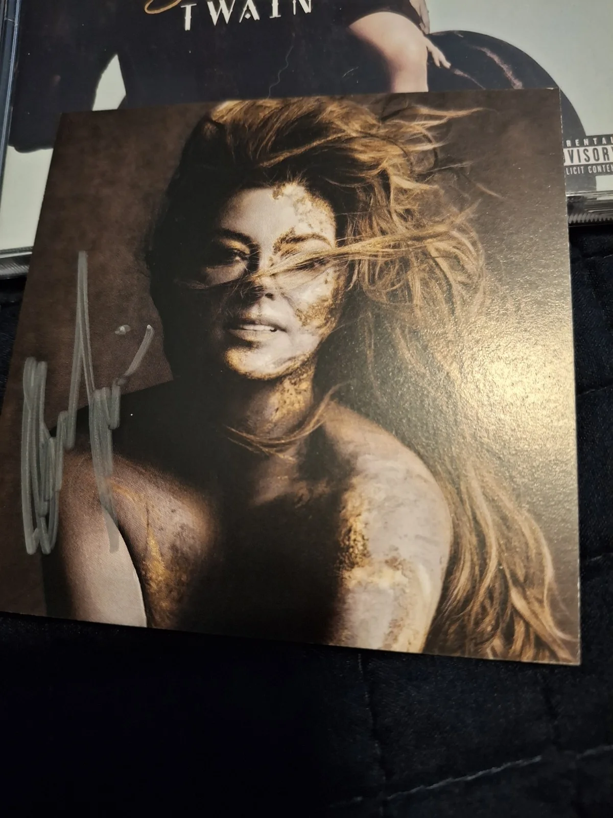 SHANIA TWAIN - AUTOGRAPHED "QUEEN OF ME" SIGNED ARTCARD IN CD 2023, изображение 2