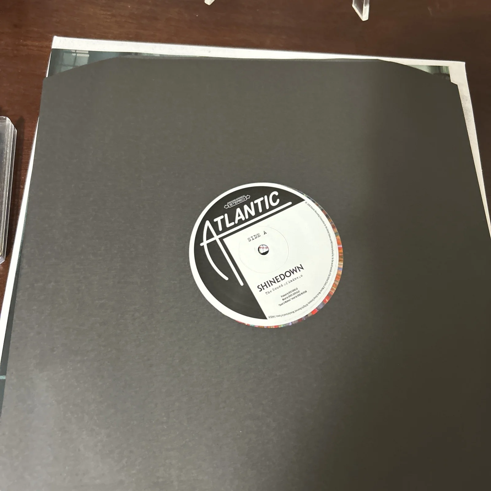 SHINEDOWN SIGNED THE SOUND OF MADNESS VINYL LP - FULL BAND CLEAR SPLATTER, изображение 5