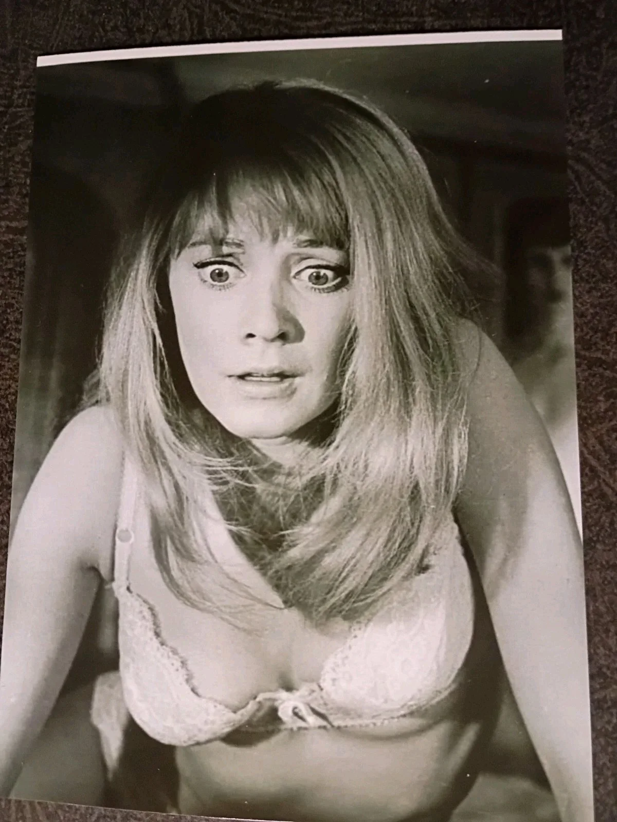 CLAUDIA CHRISTIAN — ELAINE TAYLOR Hand Signed Autograph Cut With Photo - SEXY JAMES BOND ACTRESS, изображение 3