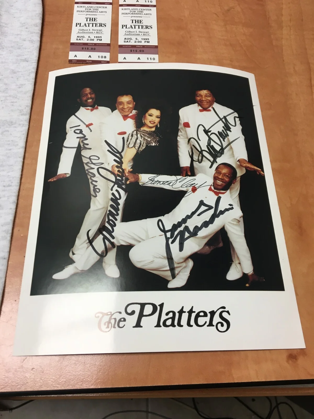 Monroe Powell & The Platters 1995 Signed Autograph Photo Shirt & Concert Tickets, изображение 2