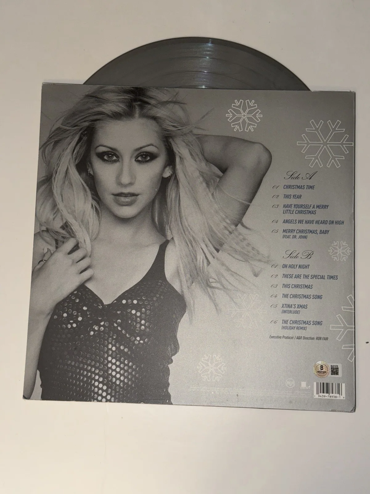 Christina Aguilera My Kind Of Christmas signed Viynl BECKETT COA, изображение 4