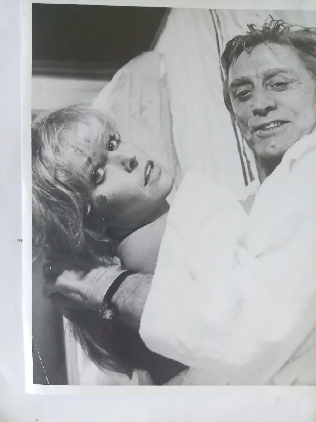 Vintage 8x10 Saturn 3 - Farrah Fawcett & Kirk Douglas - Derek East Collection, изображение 3
