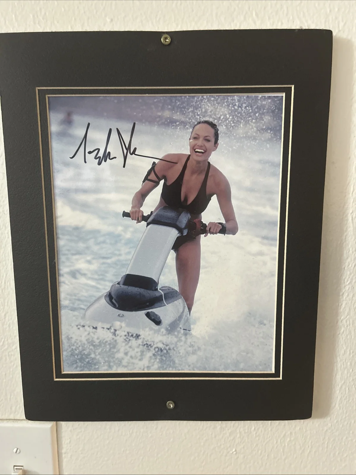 Angelina Jolie — ANGELINA JOLIE Signed Autographed 8X10 PHOTO Sexy LARA CROFT TOMB RAIDER