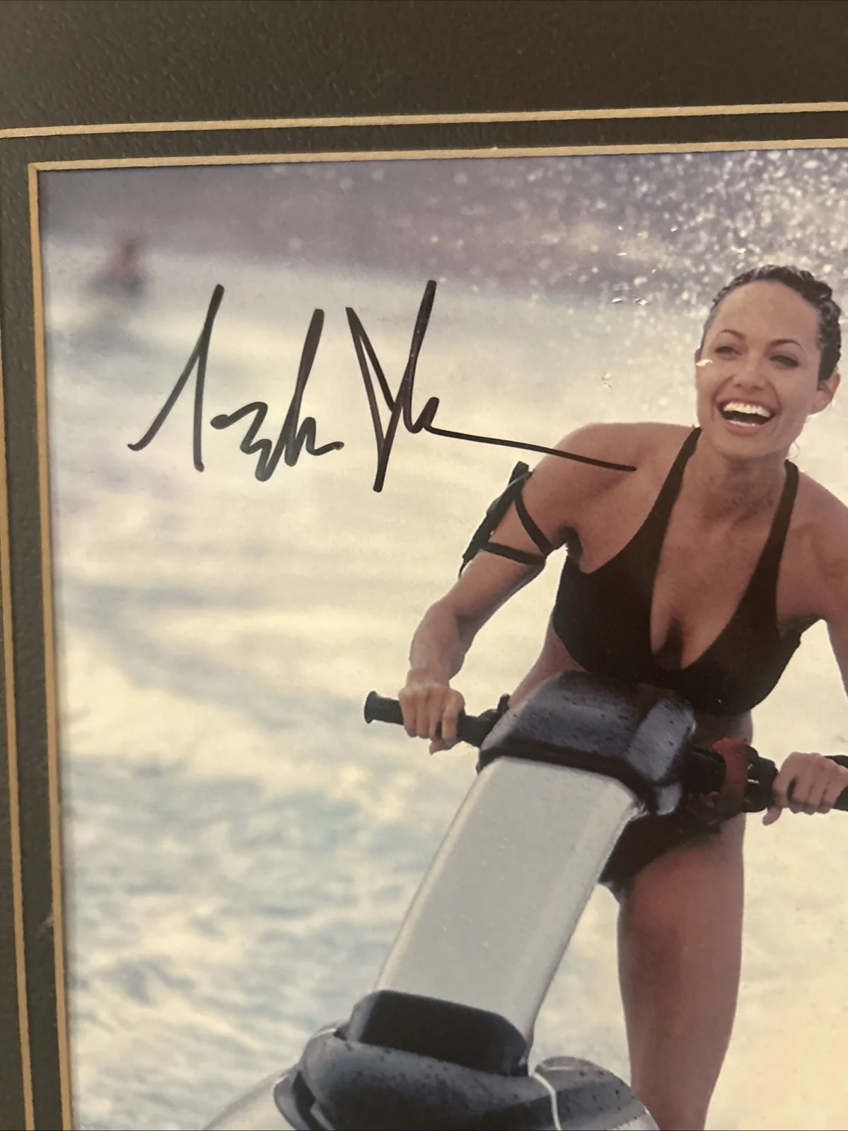 Angelina Jolie — ANGELINA JOLIE Signed Autographed 8X10 PHOTO Sexy LARA CROFT TOMB RAIDER, изображение 2