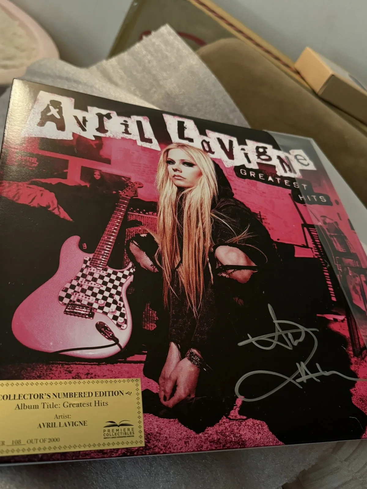 Avril Lavigne Greatest Hits SIGNED Numbered 108/2000 Collectors Vinyl LP JSA COA, image 4