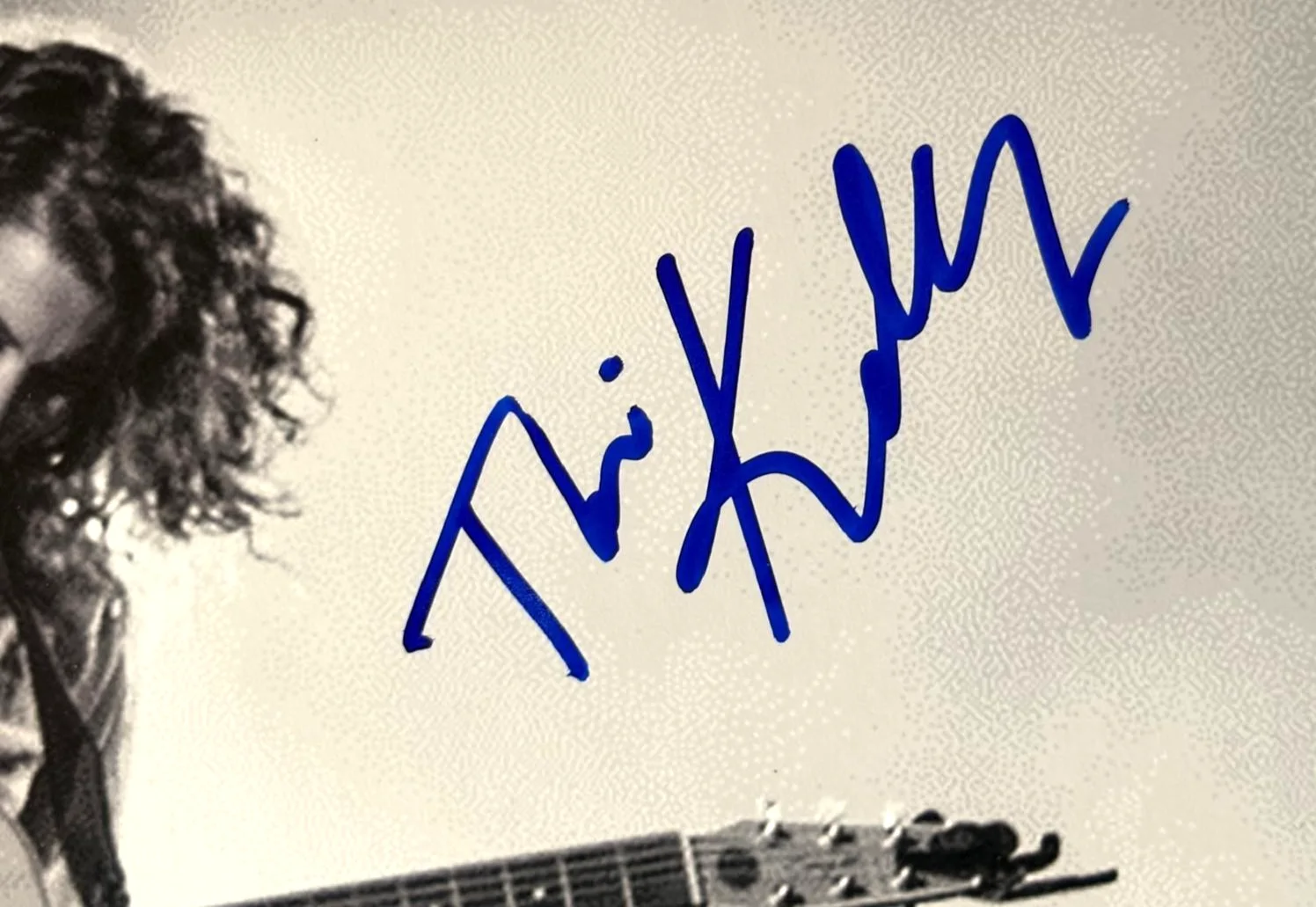 TORI KELLY SIGNED AUTOGRAPHED 8X10 PHOTO AMERICAN IDOL UNBREAKABLE SMILE PSA COA, изображение 2