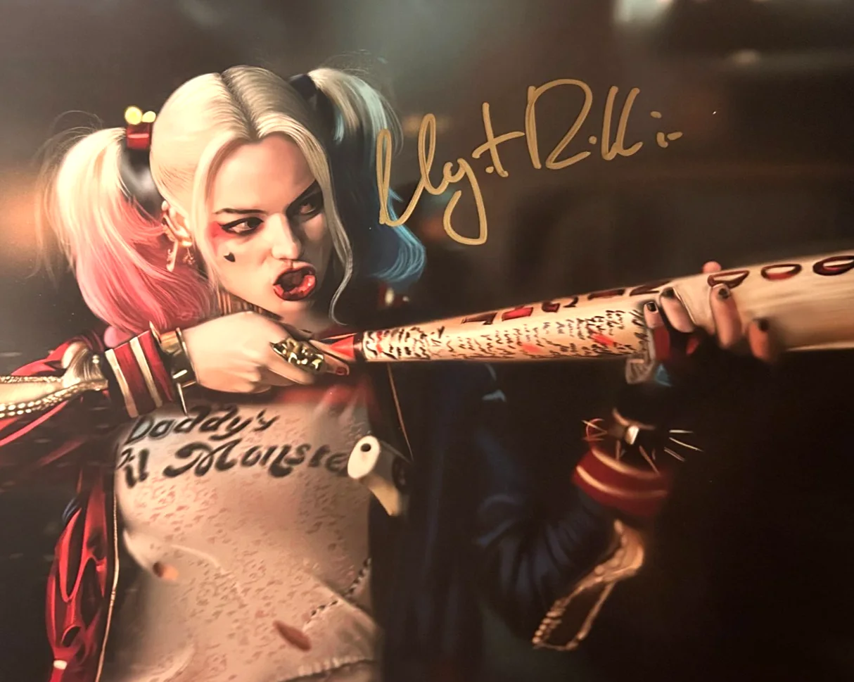 Margot Robbie — MARGOT ROBBIE Signed 8x10" Authentic Original Autograph GENUINE w/COA