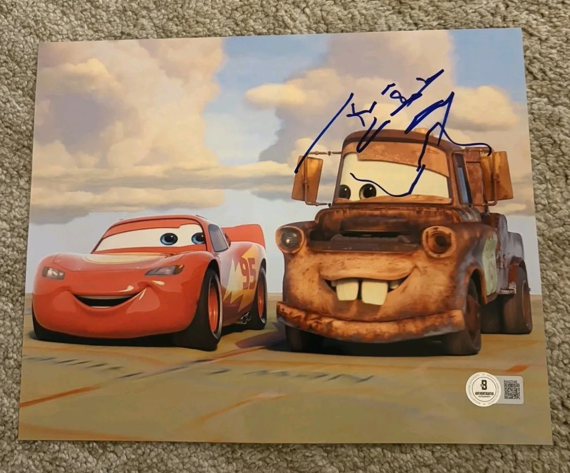 Larry The Cable Guy — LARRY THE CABLE GUY SIGNED 8X10 PHOTO MATER PIXAR CARS BECKETT AUTHENTICATED COA