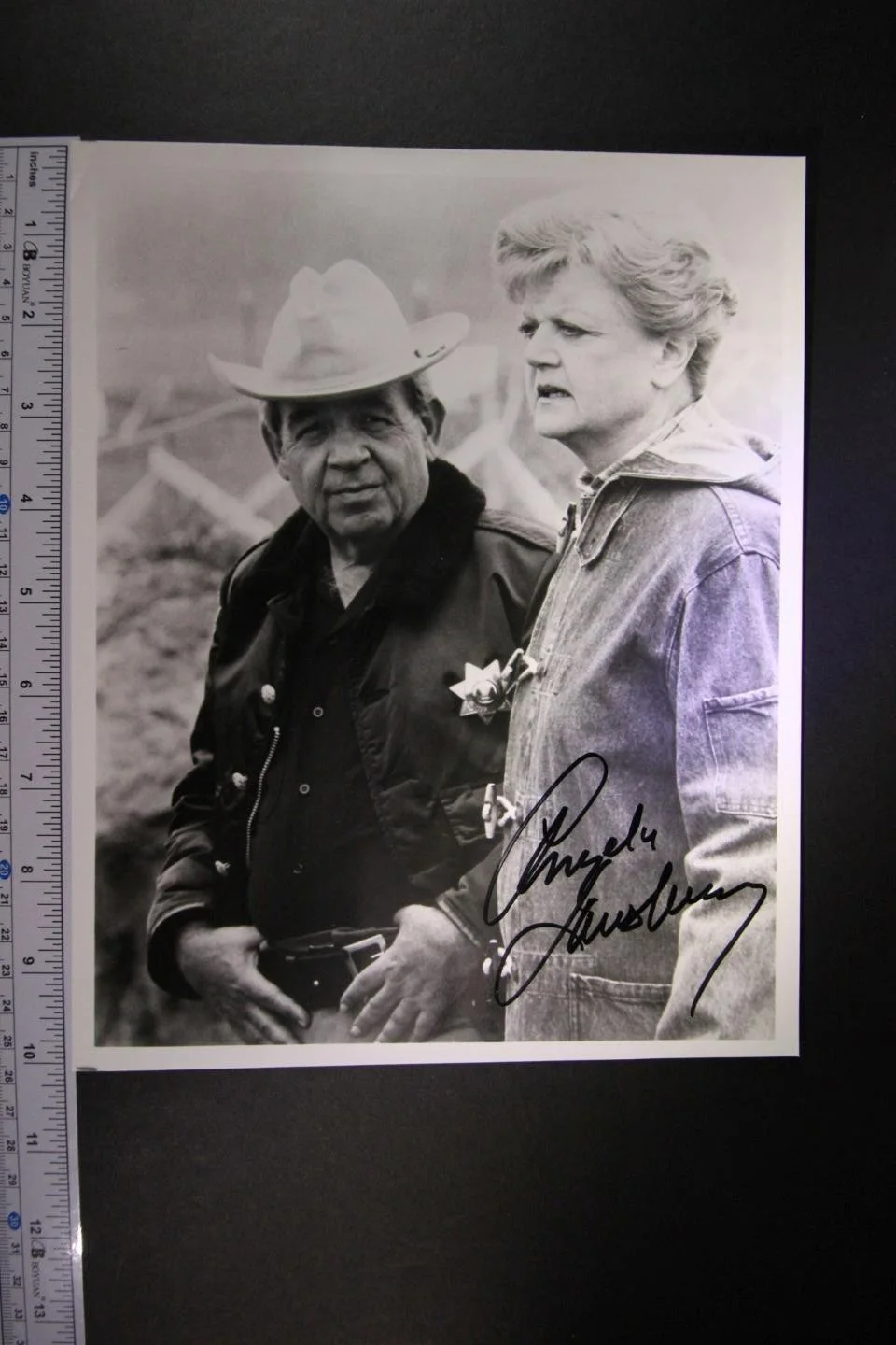 Angela Lansbury — ANGELA LANSBURY (1925-2022) (MURDER SHE WROTE) AUTOGRAPH PHOTO~