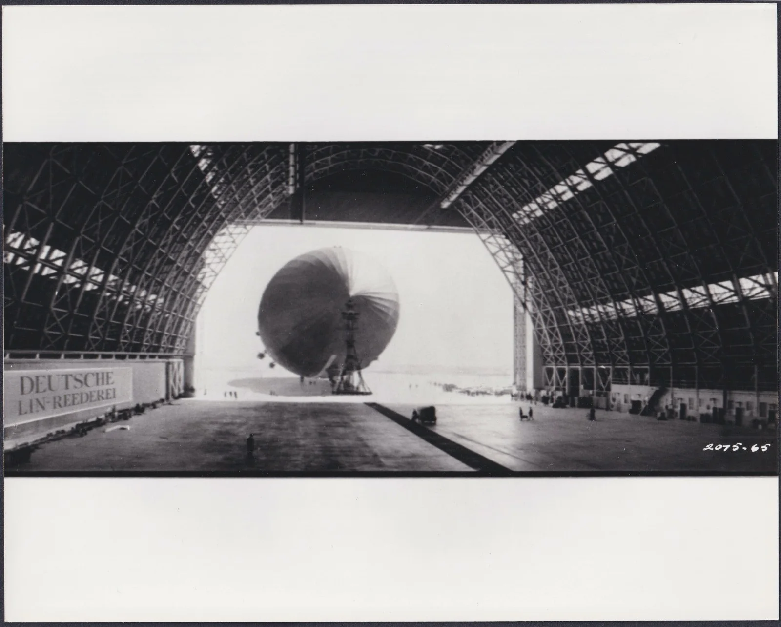 The Hindenburg 18x ORIGINAL Film Press Stills George C. Scott Anne Bancroft 1975, изображение 3