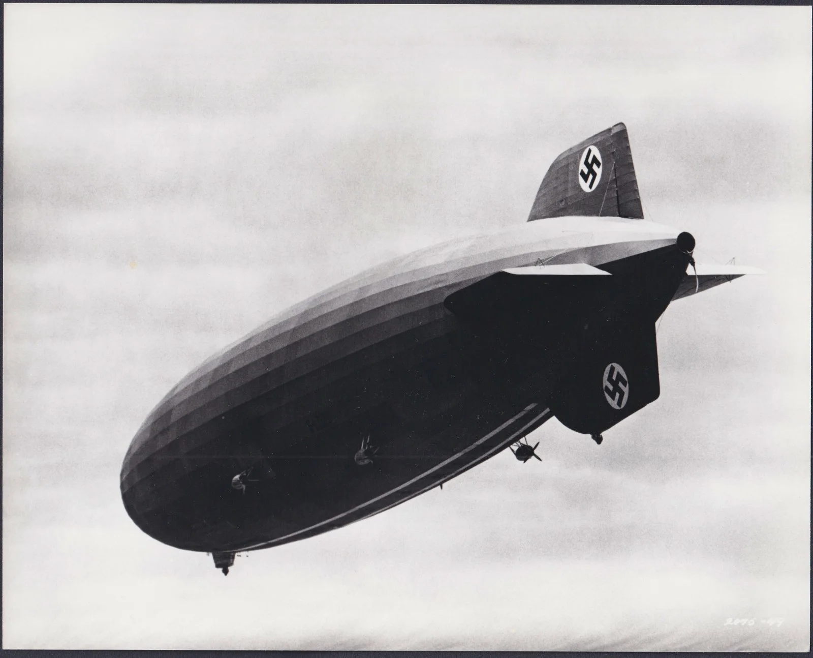 The Hindenburg 18x ORIGINAL Film Press Stills George C. Scott Anne Bancroft 1975, изображение 4