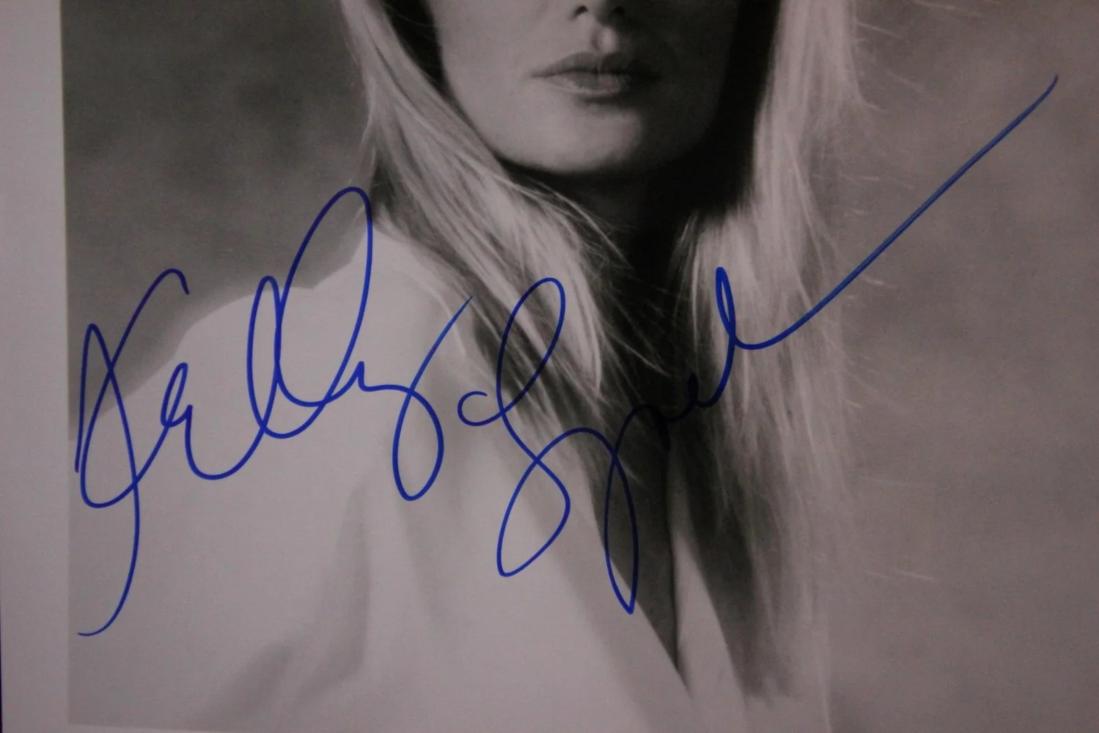 Kelly Lynch — KELLY LYNCH (ROAD HOUSE~DRUGSTORE COWBOY) AUTOGRAPH PHOTO~, изображение 2