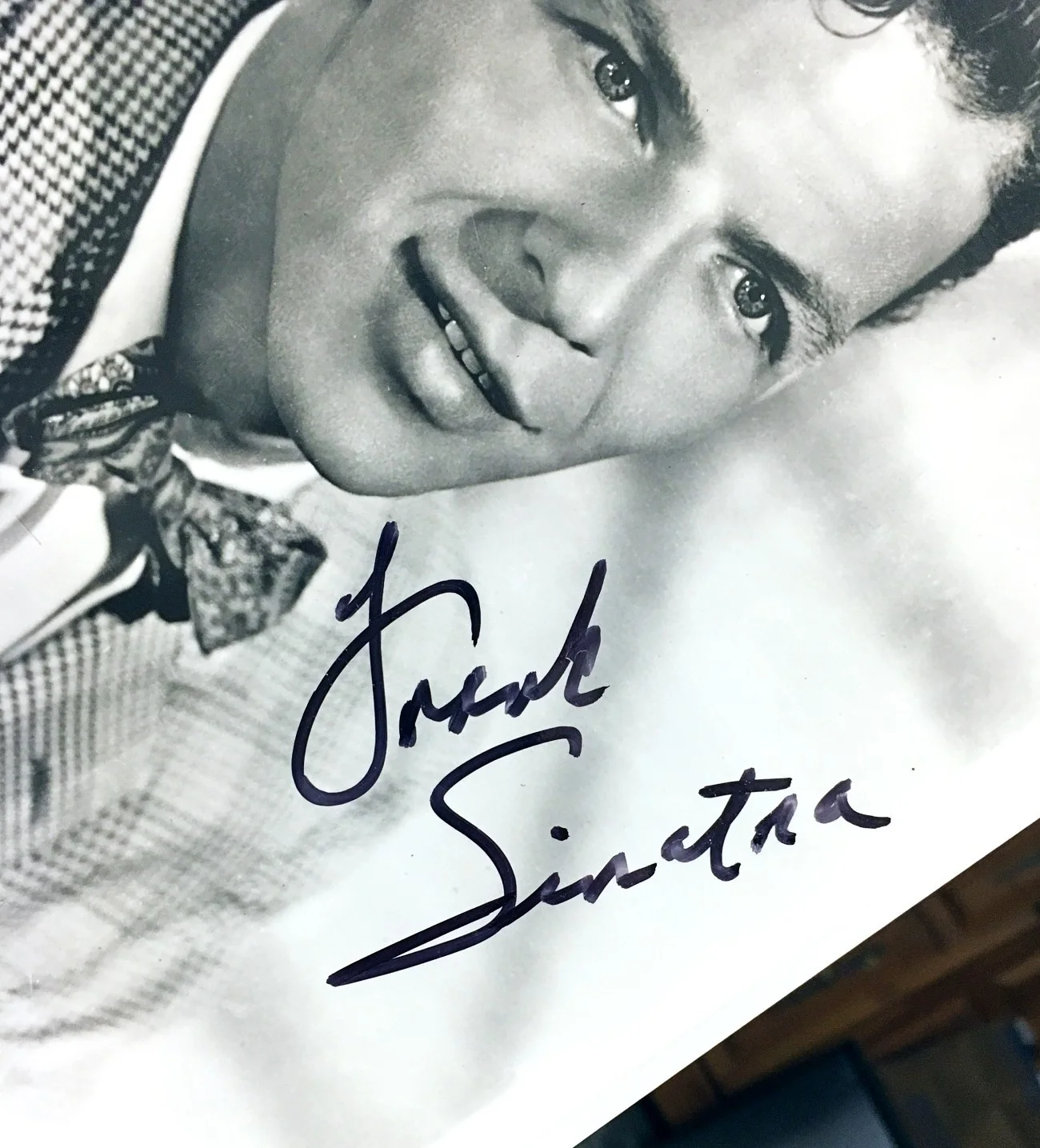 SUPERB FRANK SINATRA AUTOGRAPHED PHOTO--AUTHENTIC GEM FROM 1996-READ DESCRIPTION, image 2