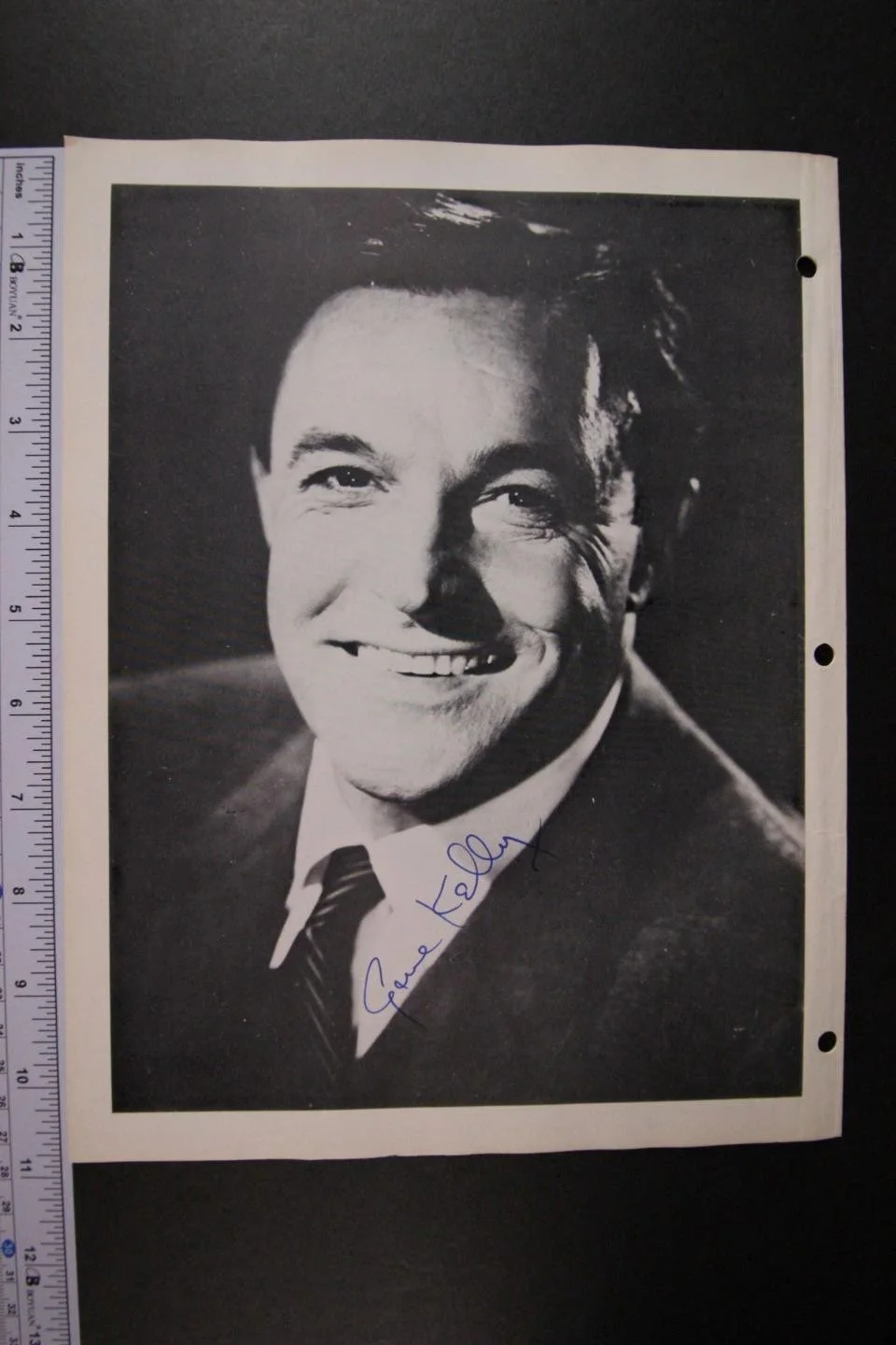 Gene Kelly — GENE KELLY (1912-1996) (SINGIN' IN THE RAIN~AMERICAN IN PARIS) AUTOGRAPH PROGRAM