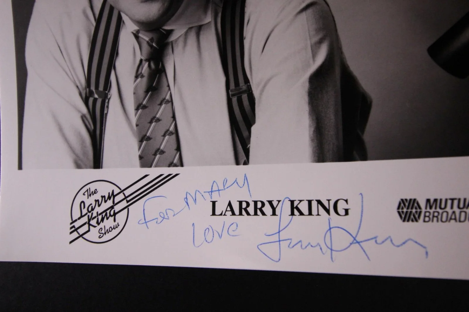 Larry King — LARRY KING (1933-2021) (THE LARRY KING SHOW) AUTOGRAPH PHOTO~, image 2
