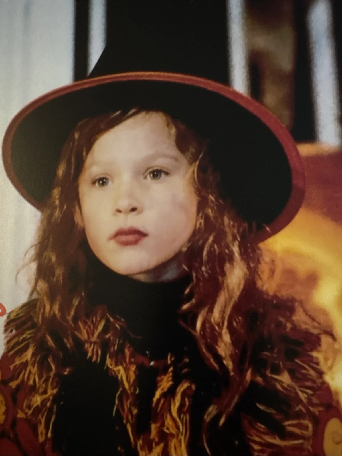 Thora Birch — Thora Birch Hocus Pocus Signed Dani Dennison 8x10 Photo JSA COA, image 2