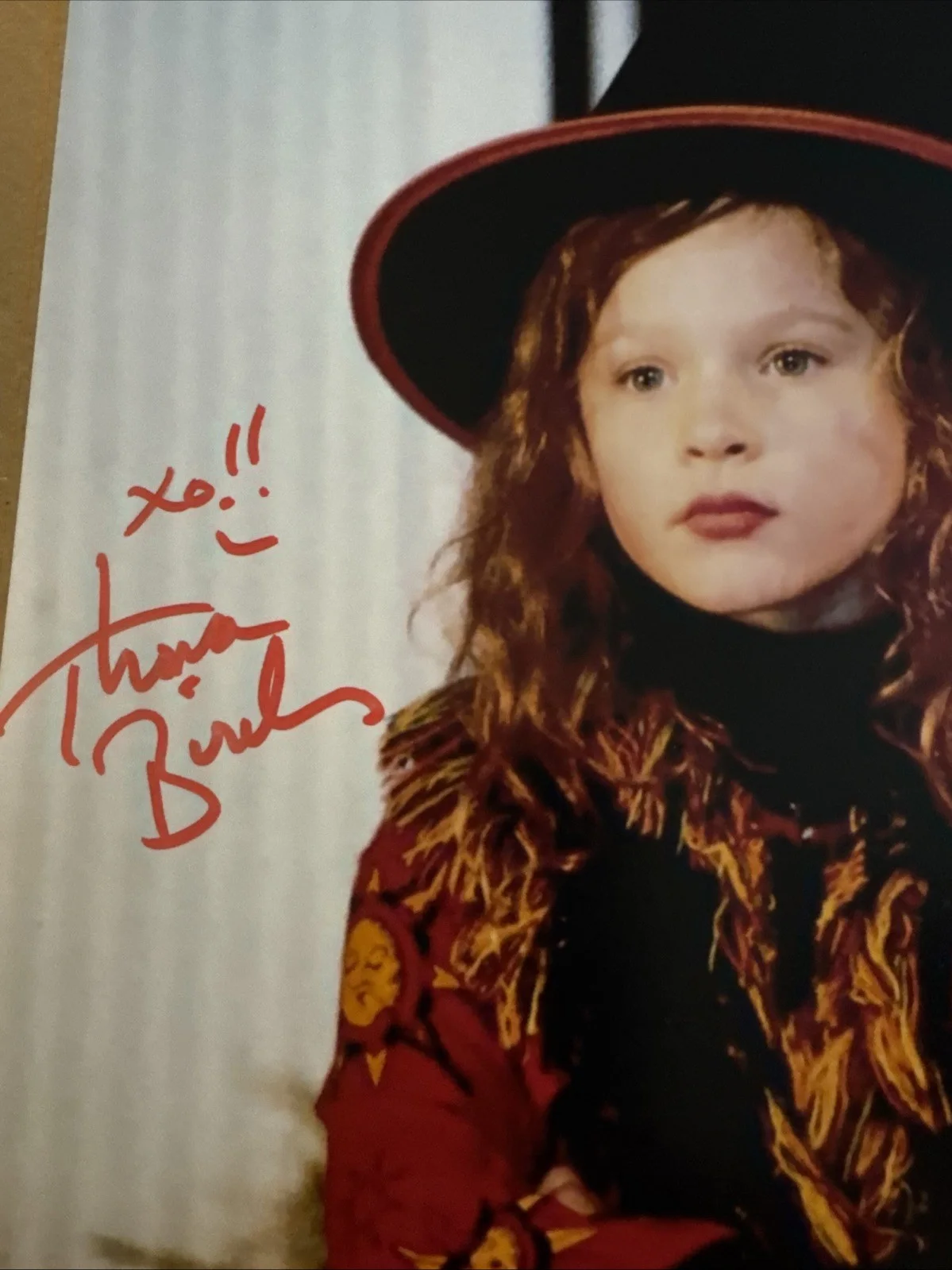 Thora Birch — Thora Birch Hocus Pocus Signed Dani Dennison 8x10 Photo JSA COA, image 3