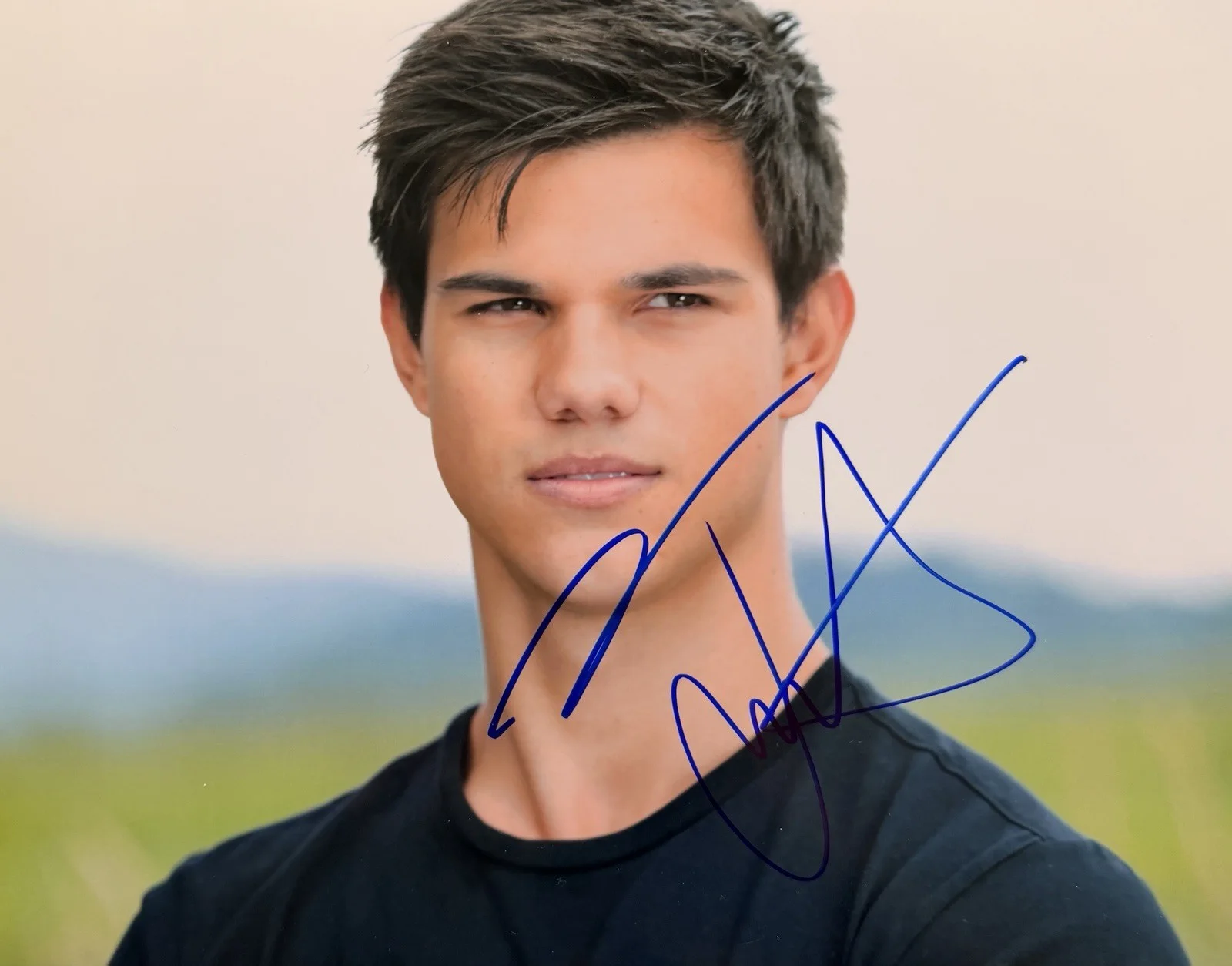 Taylor Lautner — Taylor Lautner Twilight hand signed autographed 8x10 photo w/Hologram COA
