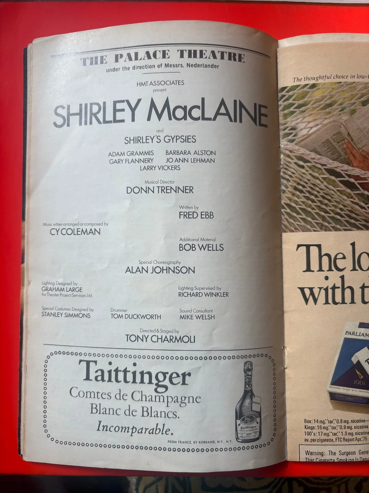 Shirley MacLaine — 1976 Shirley MacLaine Palace Theatre Signed Autographed Playbill, изображение 3