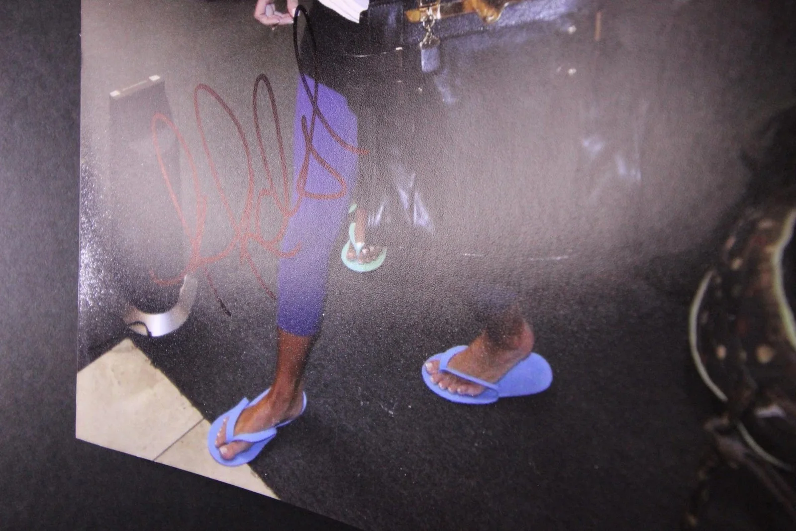 Kim Kardashian — KIM KARDASHIAN (KEEPING UP WITH THE KARDASHIANS) AUTOGRAPH PHOTO~, image 2