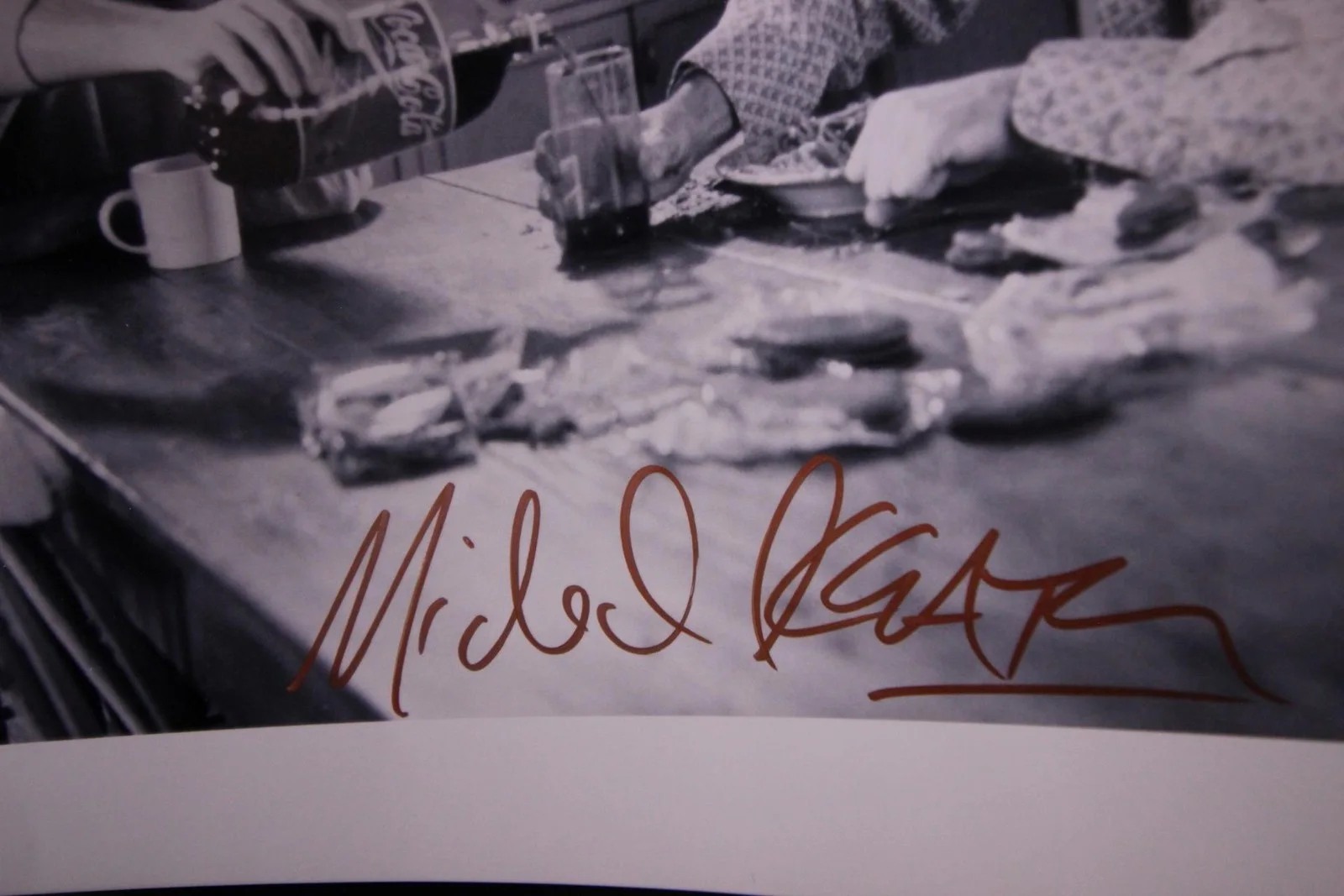 Michael Keaton — MICHEAL KEATON (BIRDMAN~BETTLEJUICE~BATMAN~MR. MOM) AUTOGRAPH PHOTO~, image 2