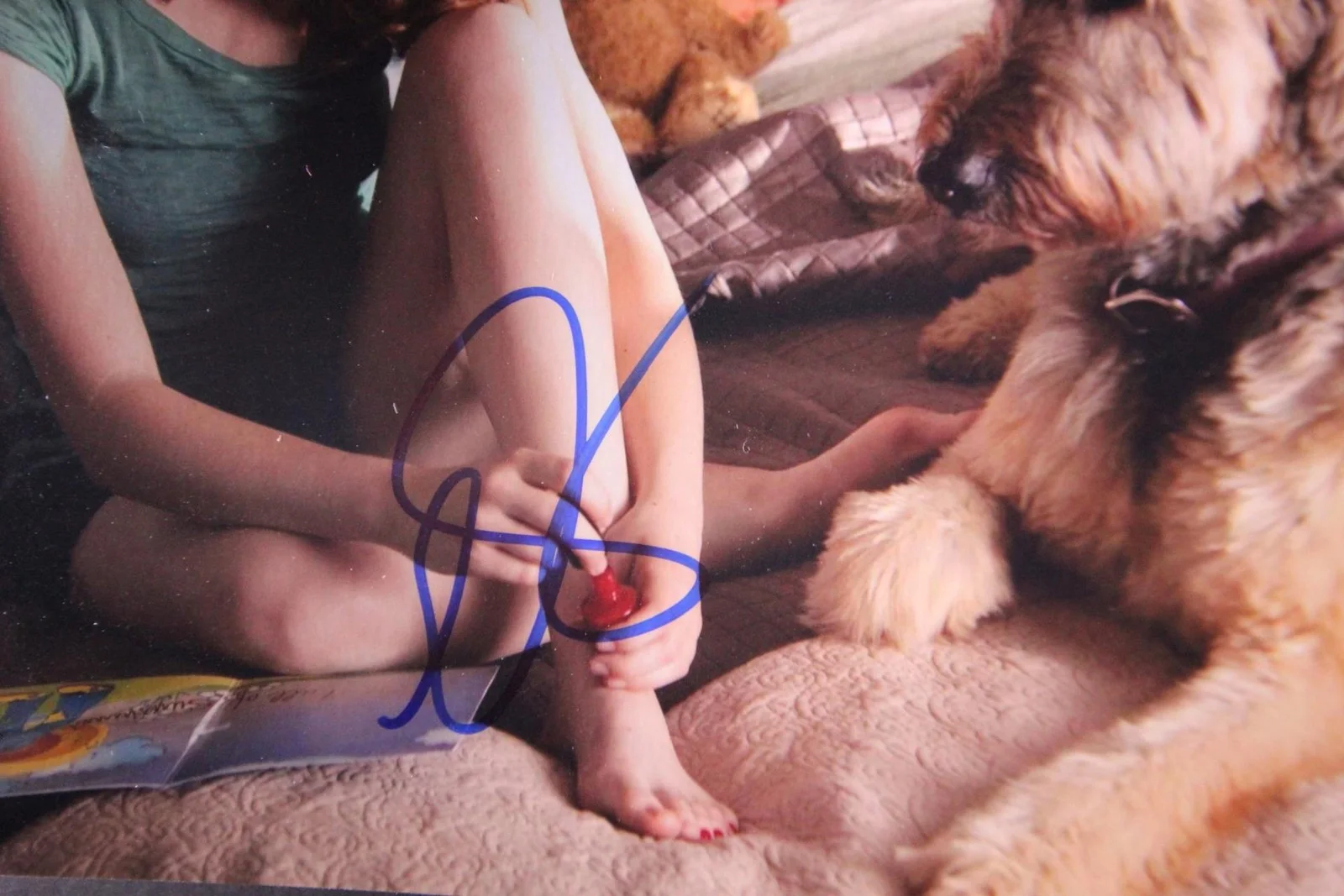Emma Stone — EMMA STONE (EASY A~POOR THINGS~BUGONIA) AUTOGRAPH PHOTO~, image 2