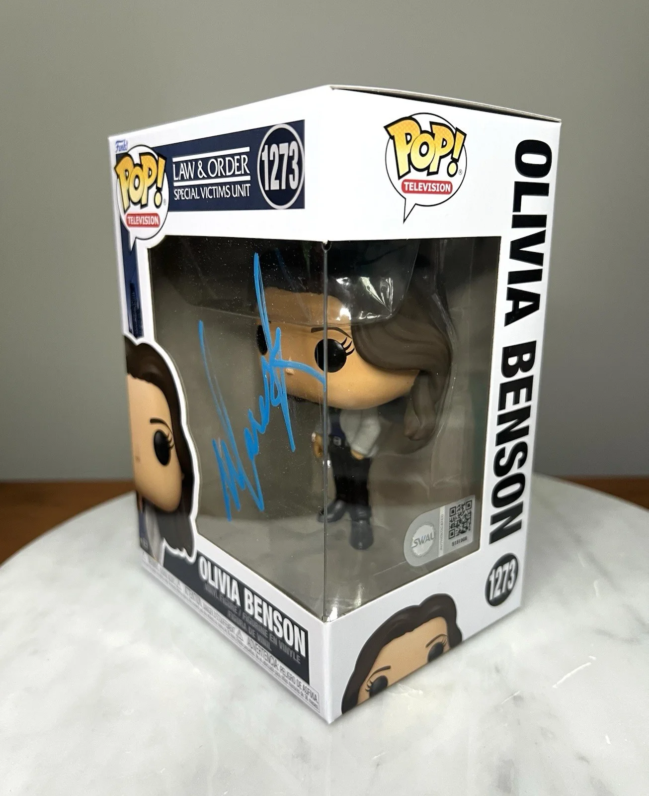 Mariska Hargitay — Mariska Hargitay Signed Funko ‘Olivia Benson’ Law And Order SWAU COA, image 4