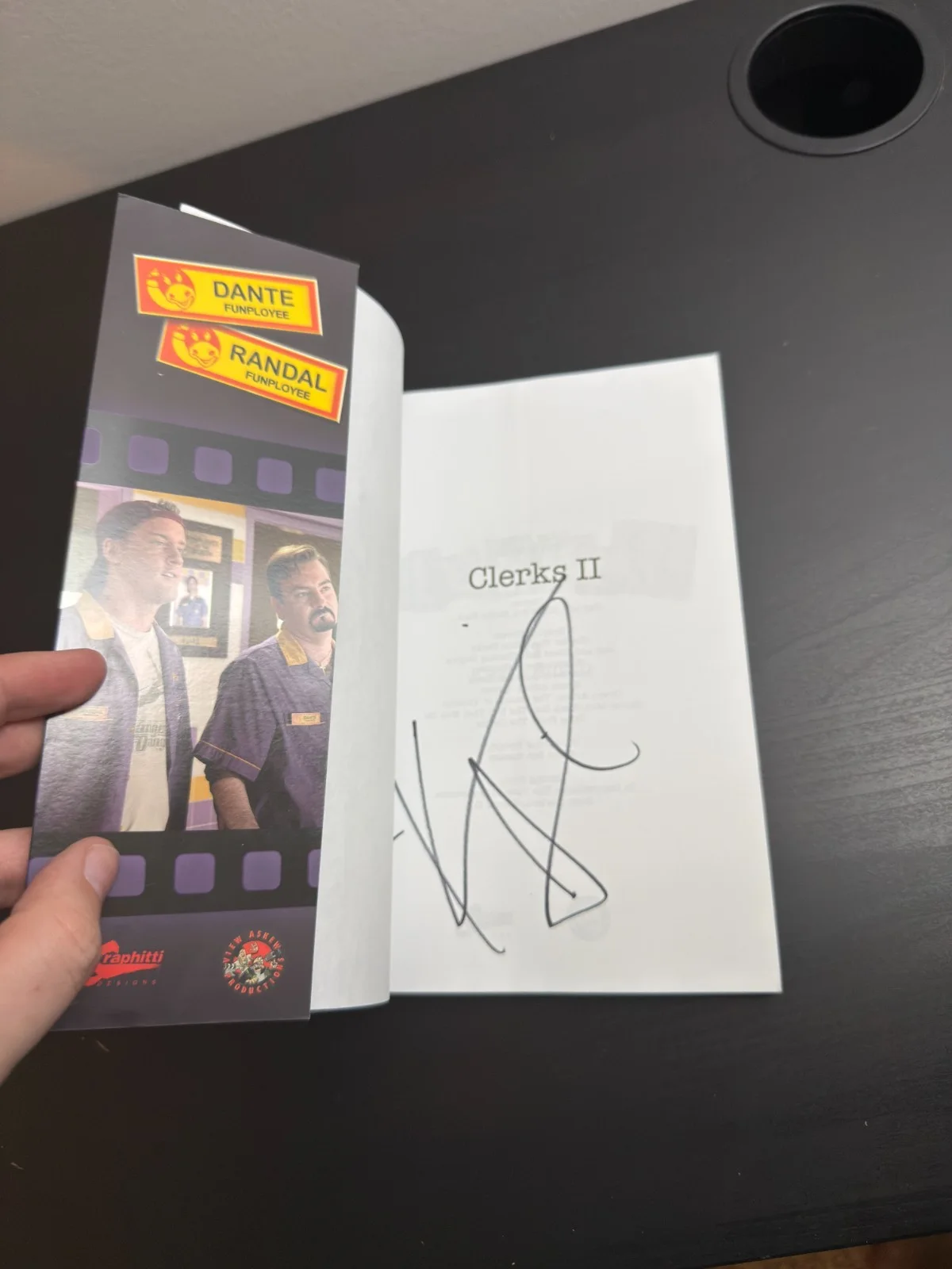 Clerks 2 The Screenplay Signed by Kevin Smith, image 2